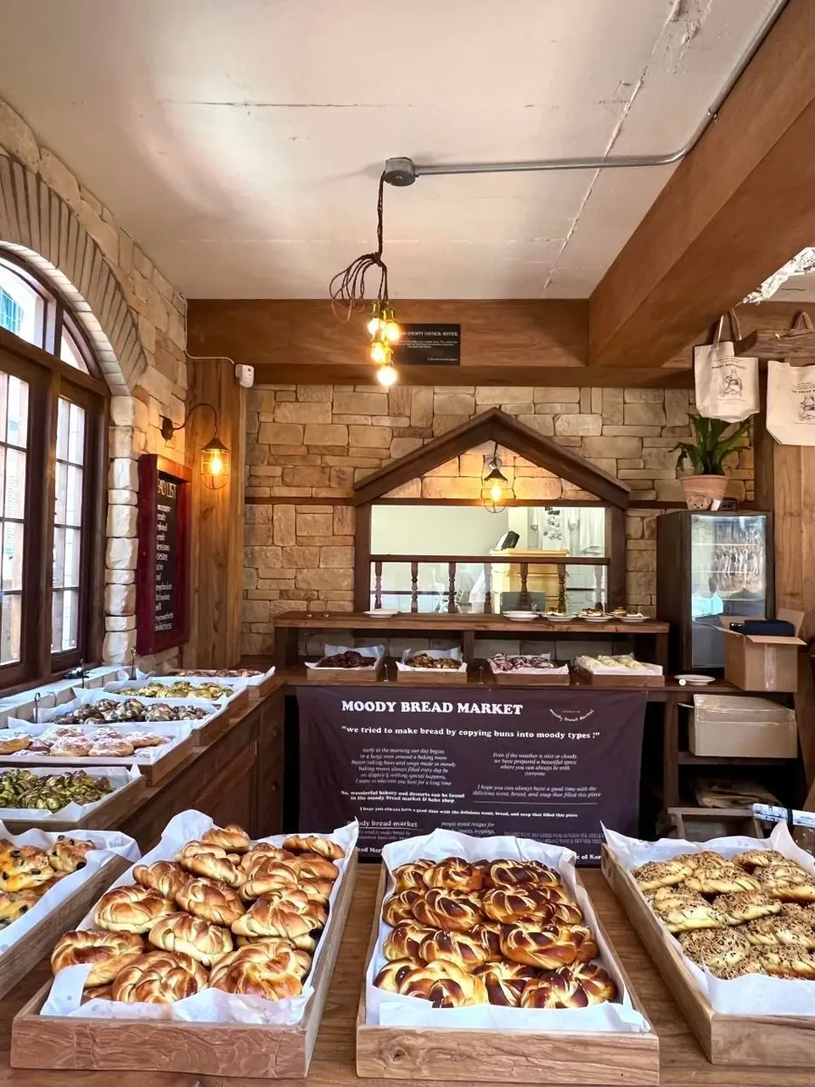Moodie Bread Market in Jeonpo