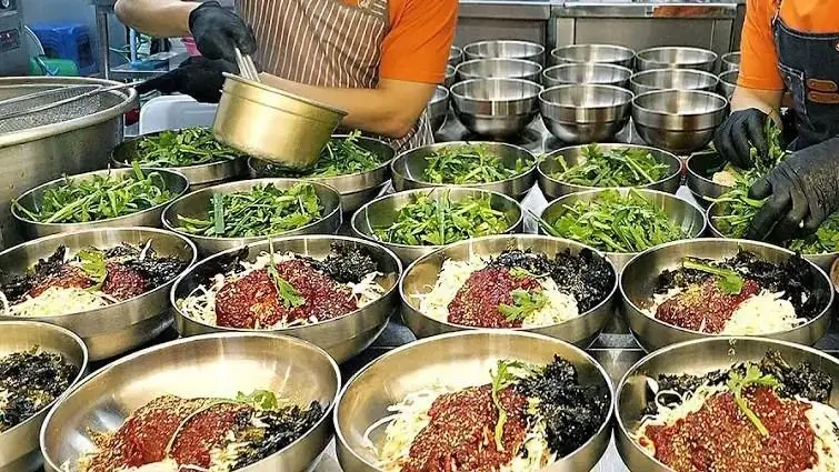 1969 Buwon-dong Kalguksu Nampo Branch in Nampo